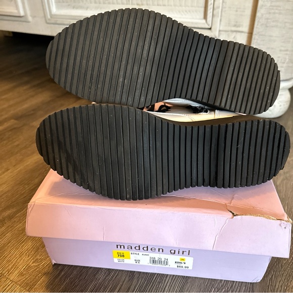 Steve Madden white boots 8 1/2 - Picture 2 of 5